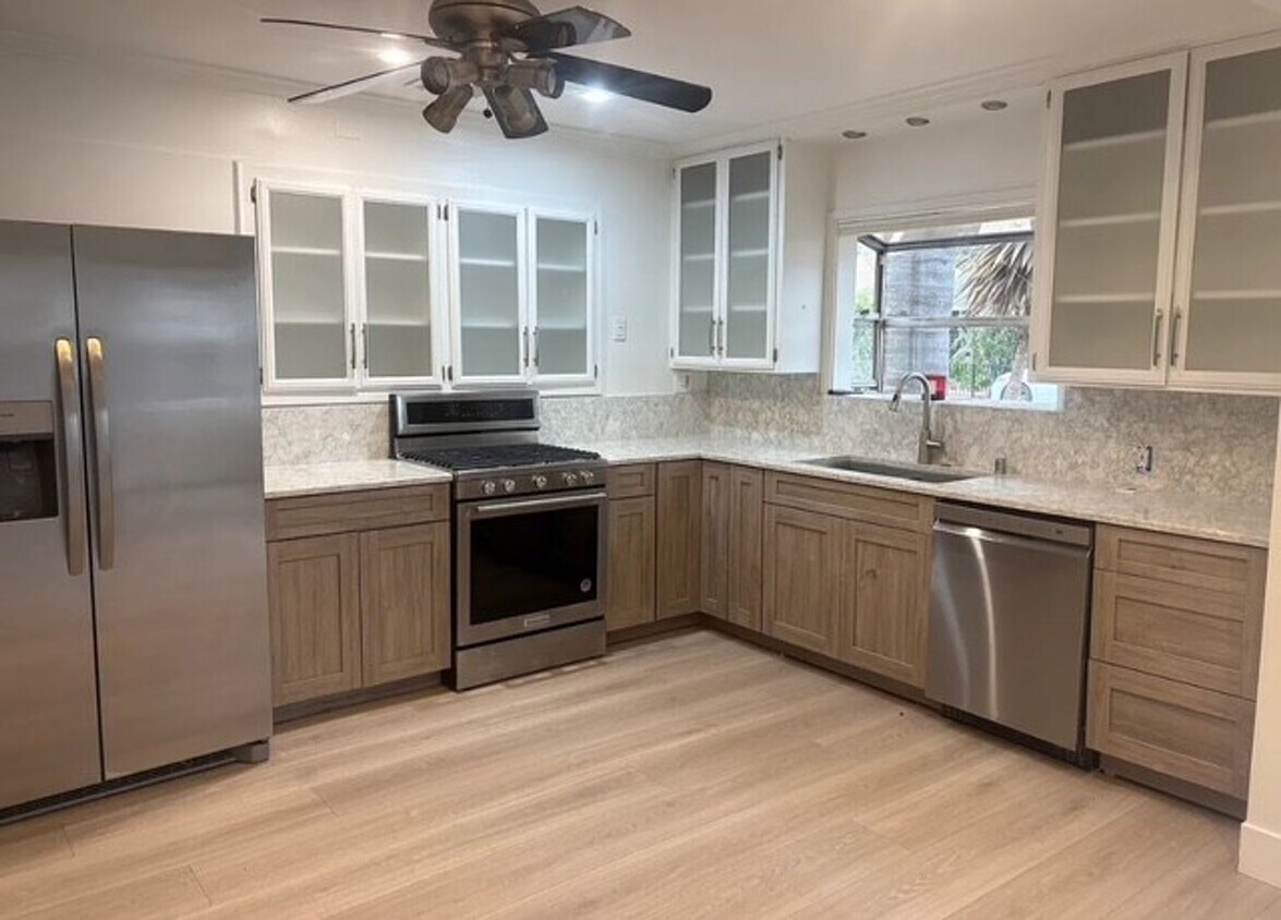 Building Photo - 2 Charming RENTAL UNITS BY THE BEACH FOR T...