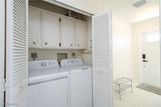 Building Photo - 239 Palm Dr