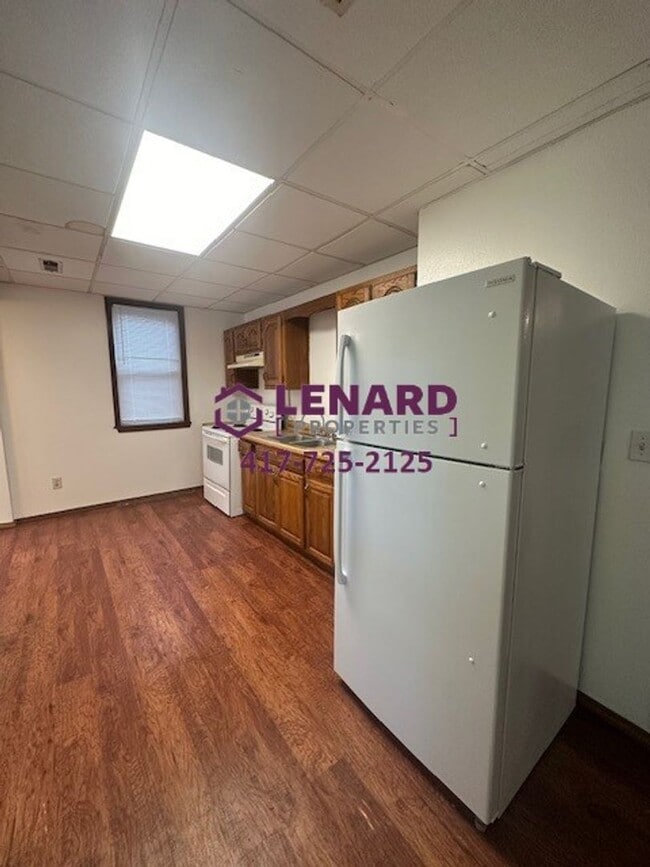 Building Photo - Walnut - Workizer