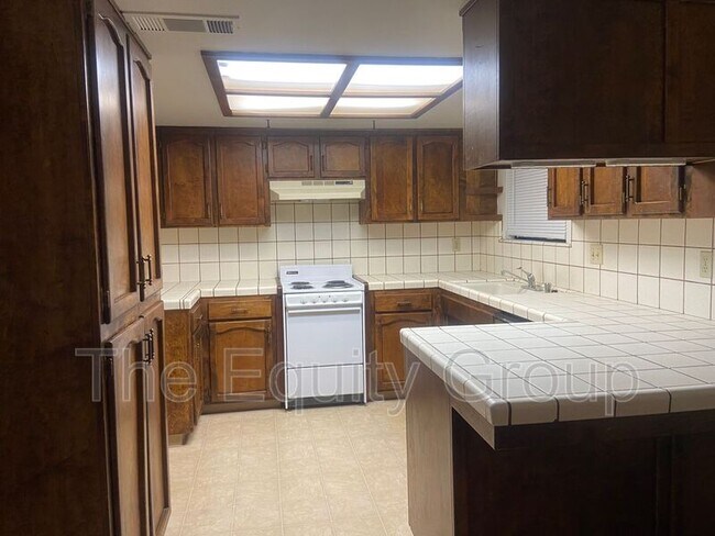 Foto del edificio - 1800 E Vassar Ave
