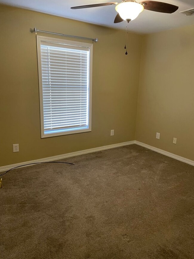 Foto del edificio - 2br 1 bath with washer dryer & granite countertops