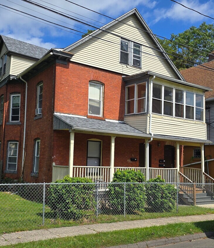 Foto principal - 6 E Raymond St