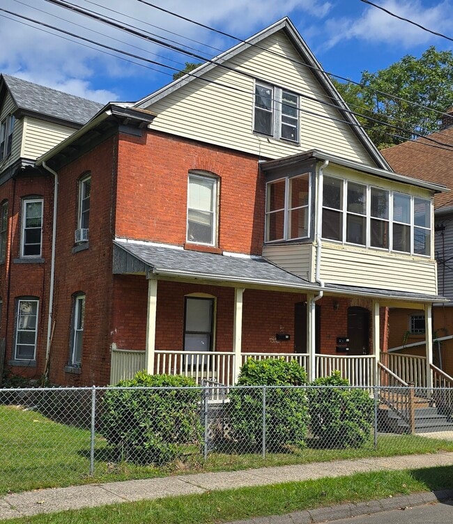 Building Photo - 6 E Raymond St