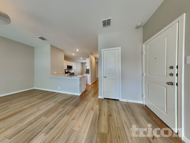 Foto del edificio - 2106 Silver Charm Ln