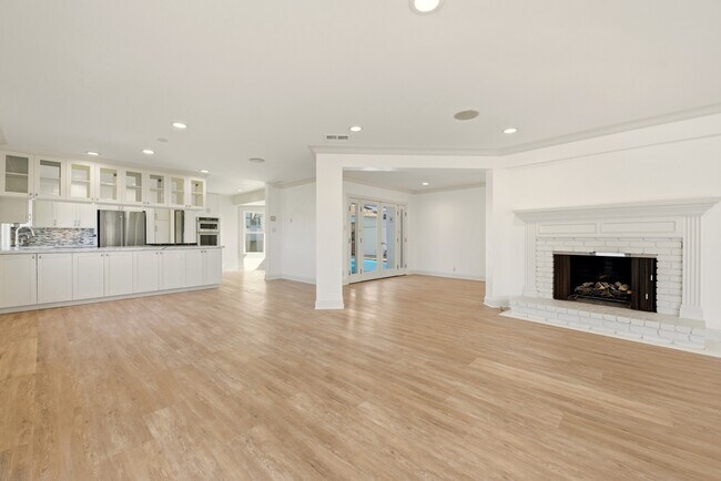 Building Photo - 204 Tranquillo Rd