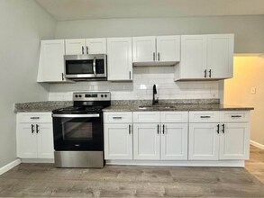 Building Photo - 31 Channing St