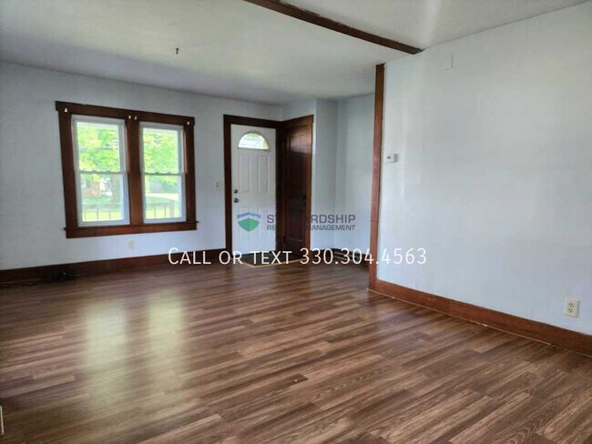 Building Photo - 461 Elson St