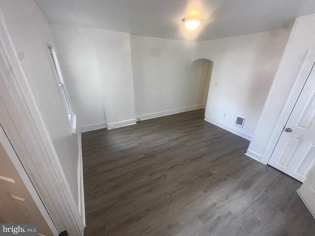 Building Photo - 26 Cavell St