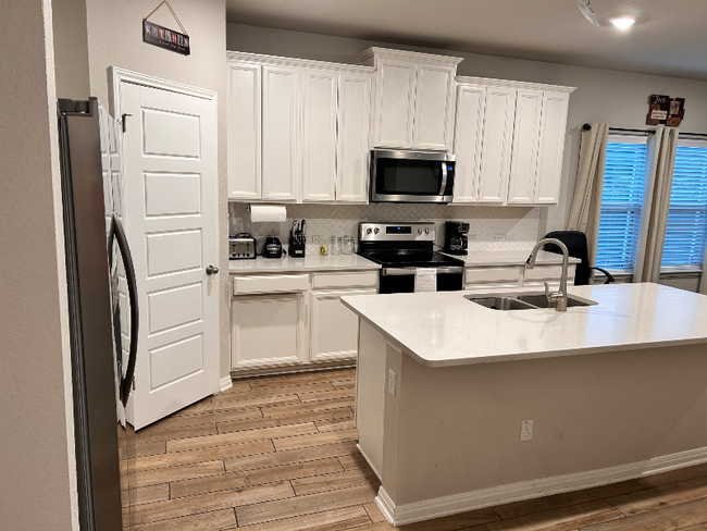 Building Photo - 3008 Muscat Wy