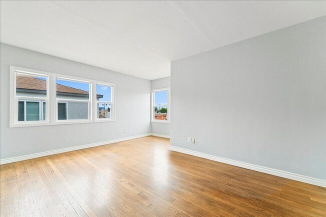 Foto del edificio - Beautiful Two Bedroom Apartment Minutes Fr...