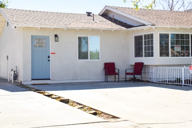 Building Photo - 4718 W Ave L 6