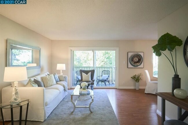 Foto del edificio - 2728 Oak Rd