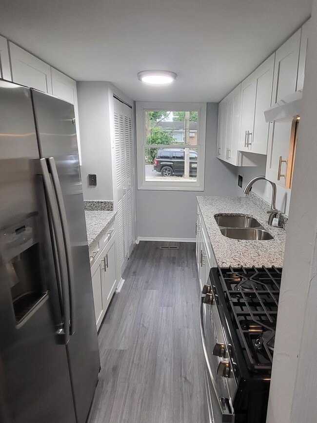 Building Photo - WELLINGTON OAKS