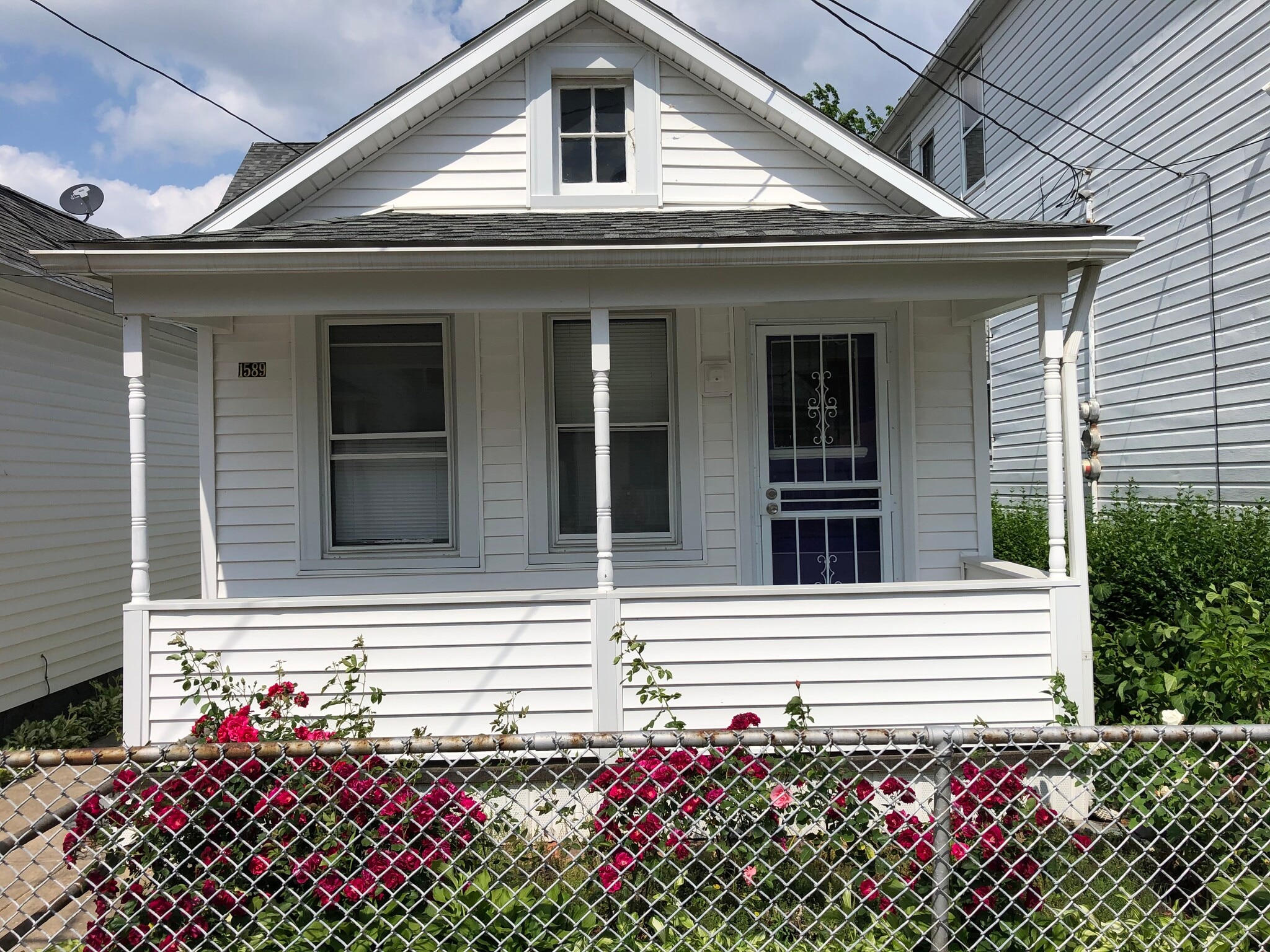 1589 E 32nd St Cleveland, OH 44114 – photo 1