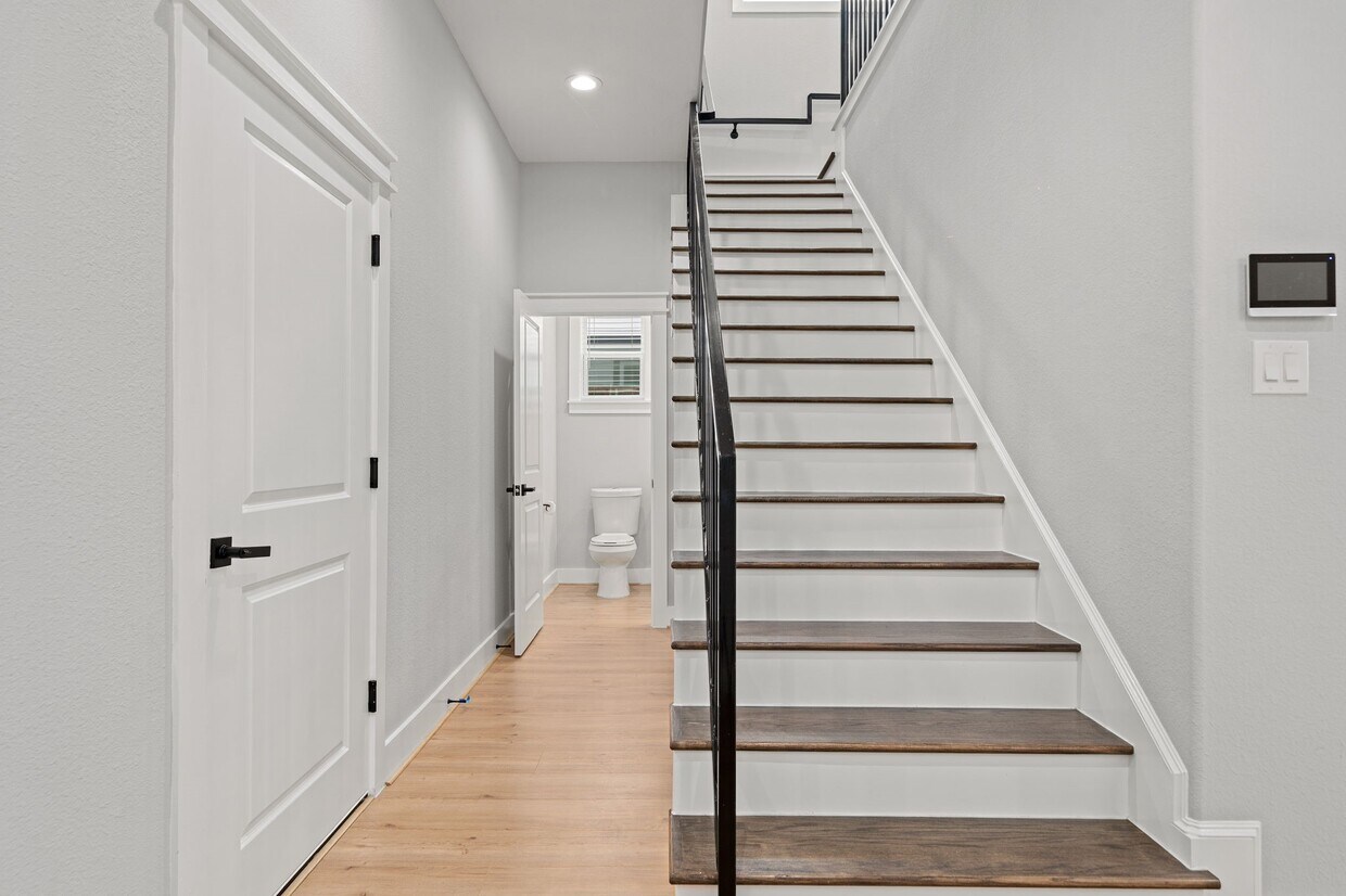 Foto principal - 6480 T C Jester Blvd