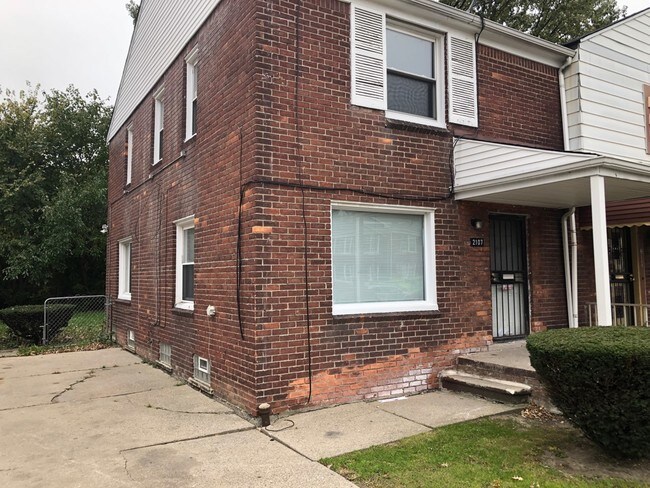 Building Photo - 2107 Ewald Cir