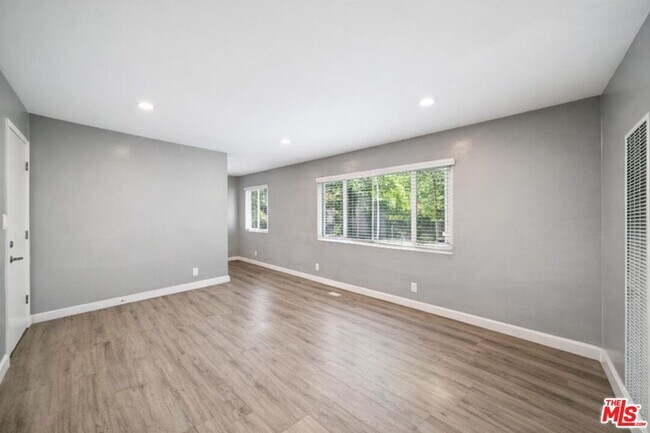 Foto del edificio - 252 S New Hampshire Ave