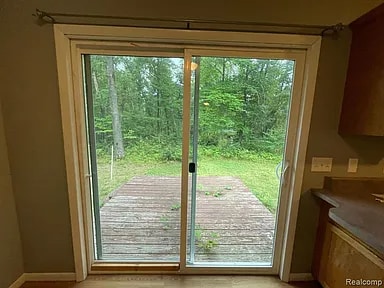 Building Photo - 6067 Shadowbrook Dr