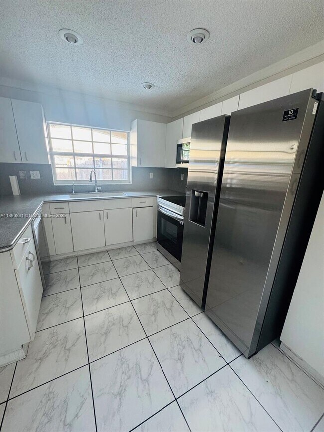 Foto del edificio - 6880 SW 158th Ct