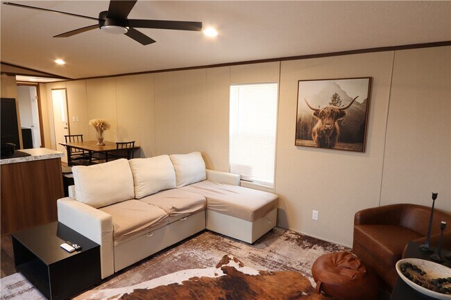 Building Photo - 1681 River Gardens Dr