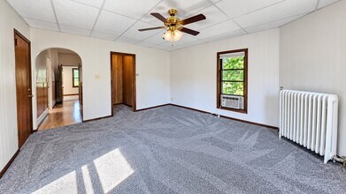 Building Photo - 610 N Center St