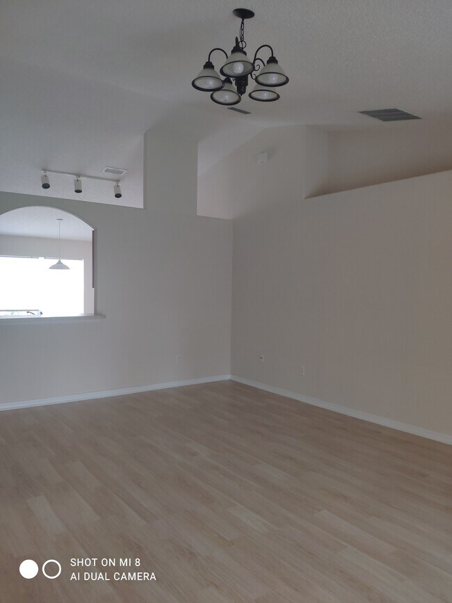 Building Photo - 18 Puritan Ln