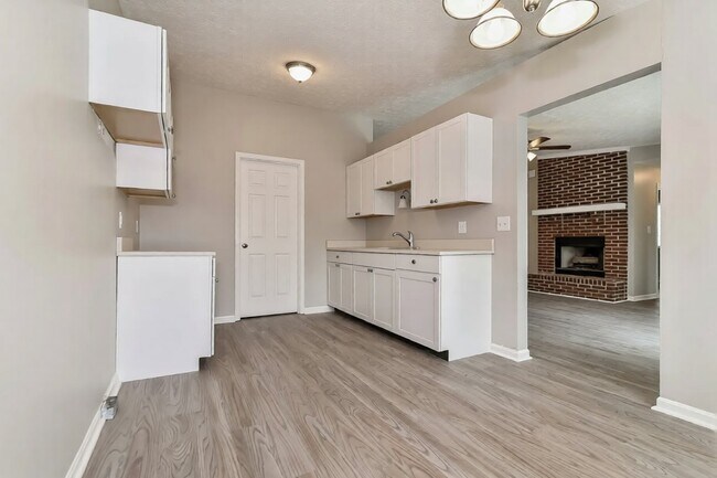 Foto del edificio - 1825 Keystone Lakes Dr