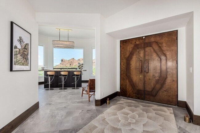 Foto del edificio - 5655 Camelback Canyon Dr
