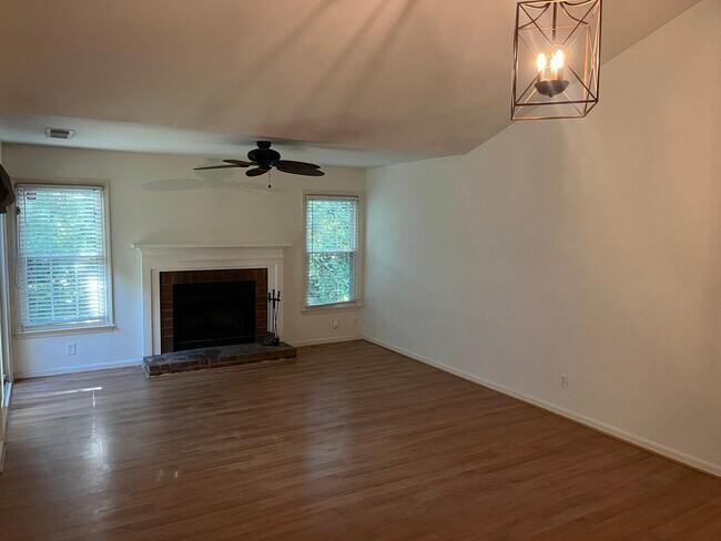 Foto del edificio - 3222 Selwyn Farms Ln