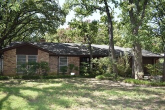 Building Photo - 2929 Oak Forest Dr