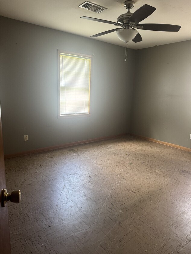 Building Photo - 323 Murphy Cir