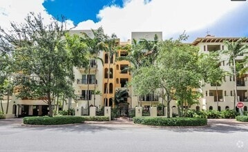 Building Photo - 642 Valencia Ave