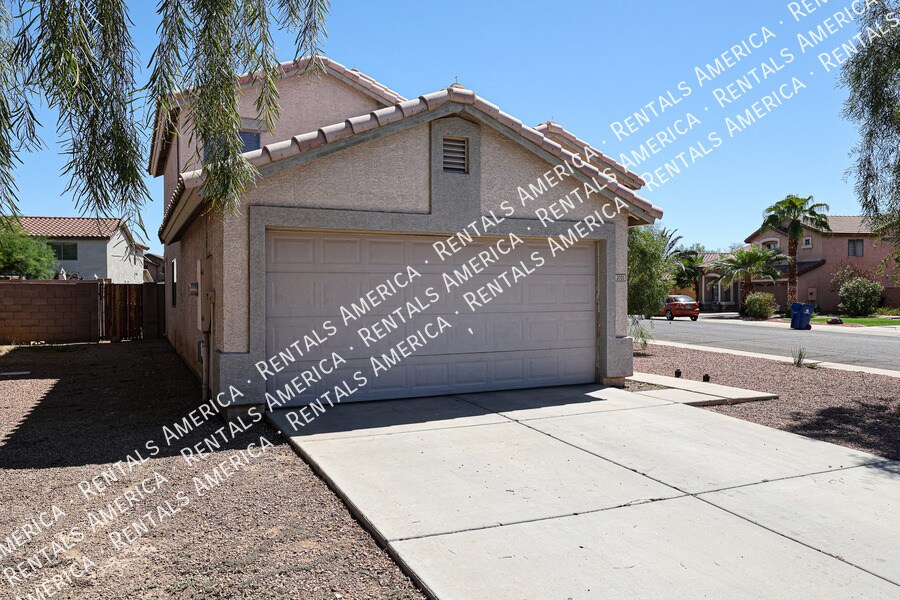 Nice Avondale Family home on corner lot w... - Nice Avondale Family home on corner lot  w...