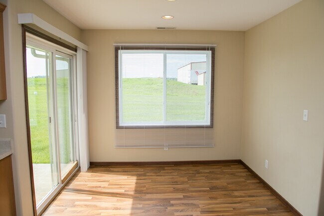 Área de comedor - 8200 Old Highway Rd