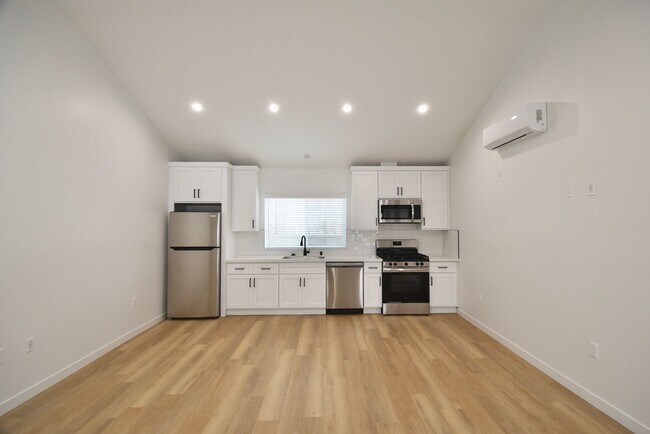 Building Photo - 10843 Peach Grove St