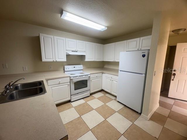 Foto del edificio - 865 Fox Lake Dr