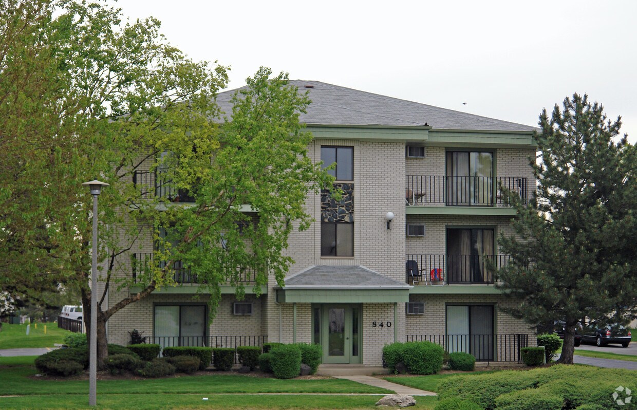 84018425 Captons Ln, Darien, IL 60561 Apartments in Darien, IL