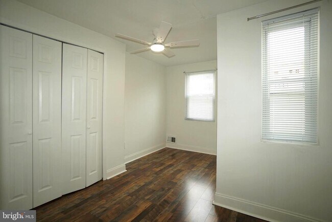Building Photo - 539 Turner St