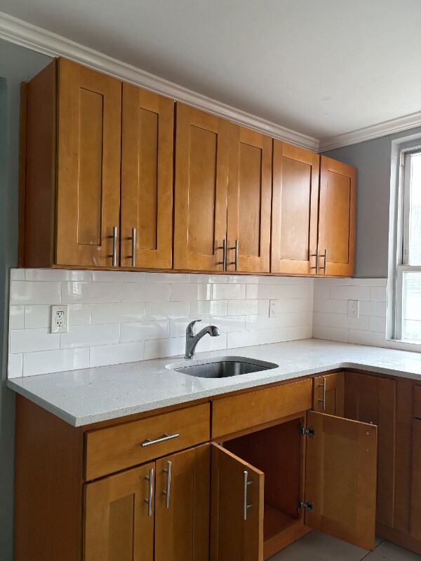 Building Photo - 65 Caroline Ave