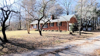 Building Photo - 493 Redland Rd
