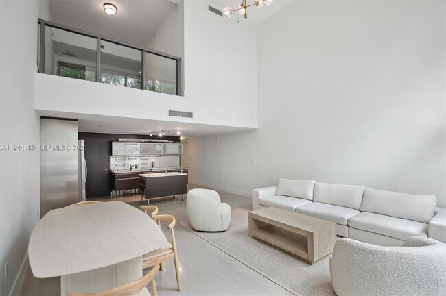 Building Photo - 6000 Collins Ave