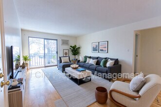 Building Photo - 23 Country Club Dr