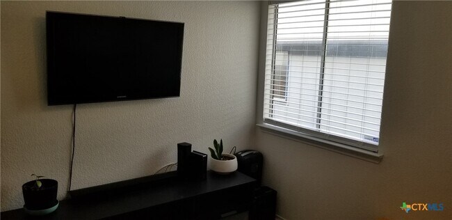 Foto del edificio - 2703 Blackburn Dr