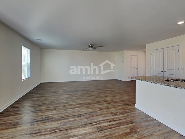 Foto del edificio - 6060 Mason Tucker Dr