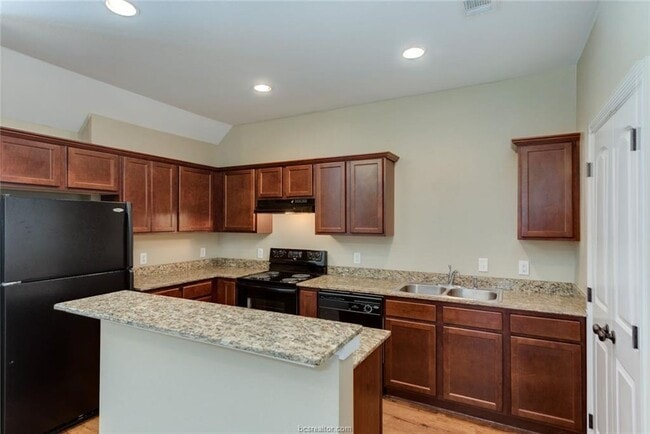 Building Photo - 4141 Wellborn Rd