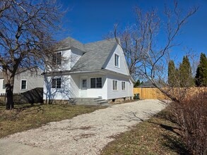 Building Photo - 122 Hawley St