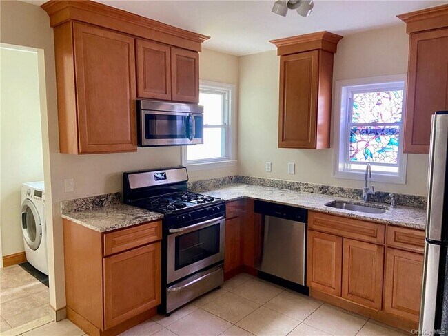 Building Photo - 54 Brookside Ave