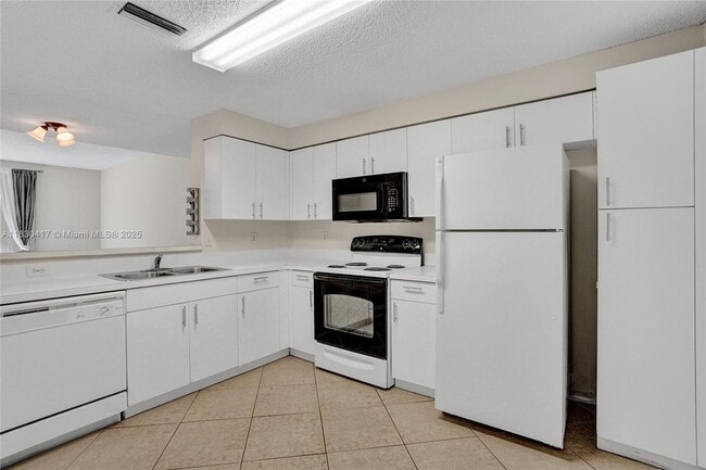 Building Photo - 1210 Sorrento Dr