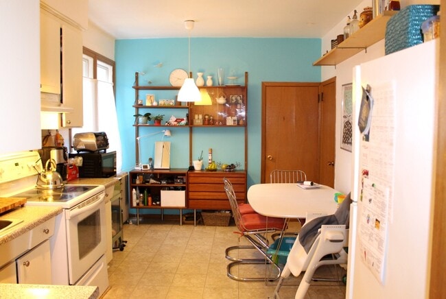 Kitchen - 646 Annette St
