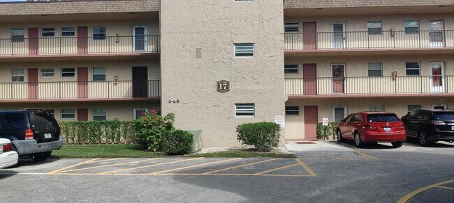 Building Photo - 715 Lori Dr